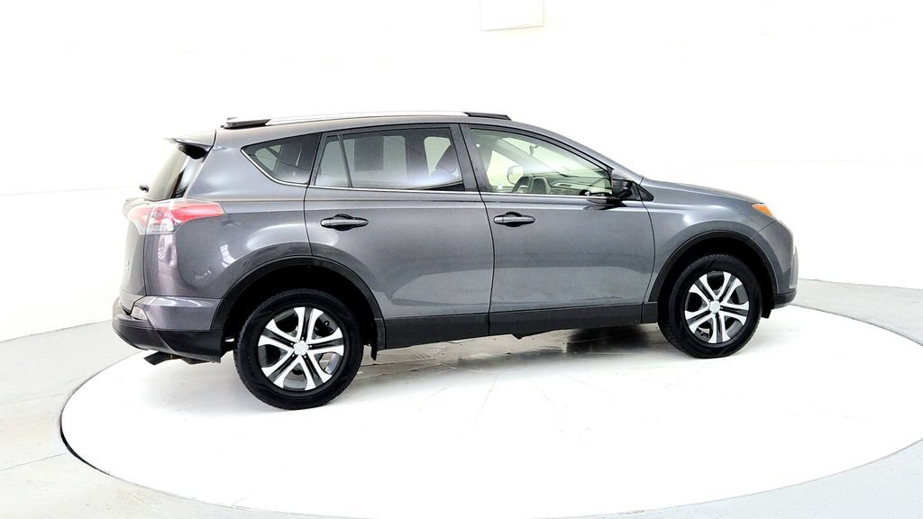Used 2016 Toyota RAV4 LE AWD/4WD image 6