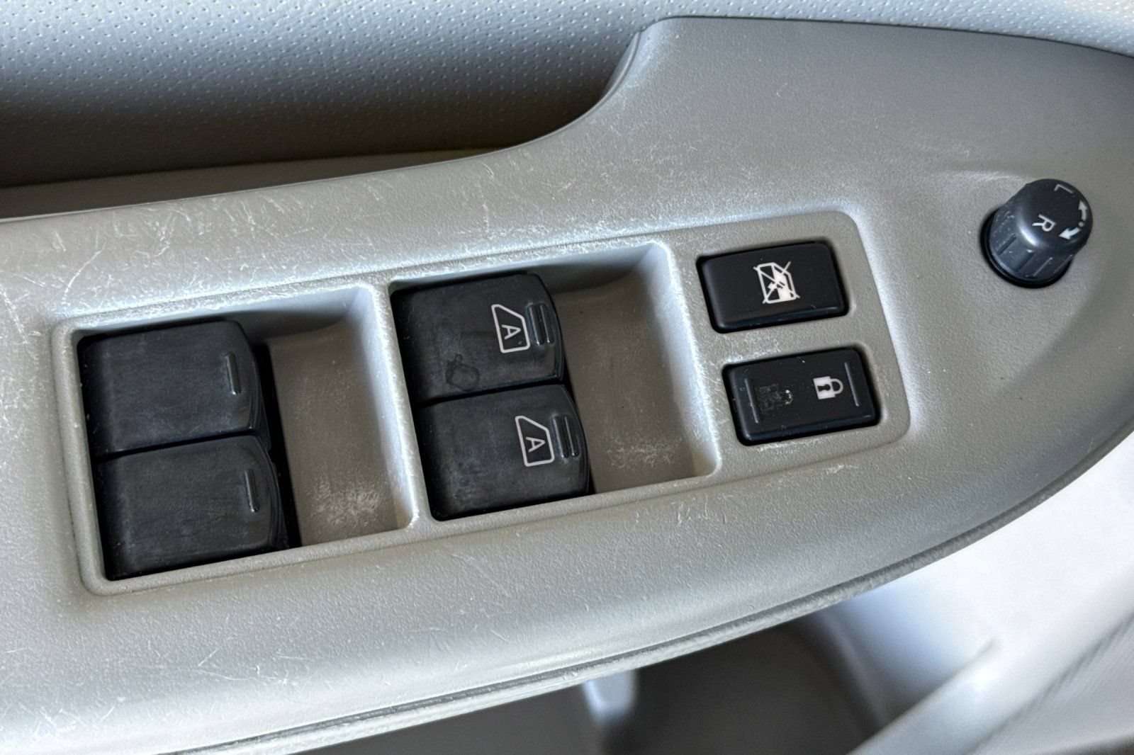 Used 2016 Nissan Quest SV FWD image 14