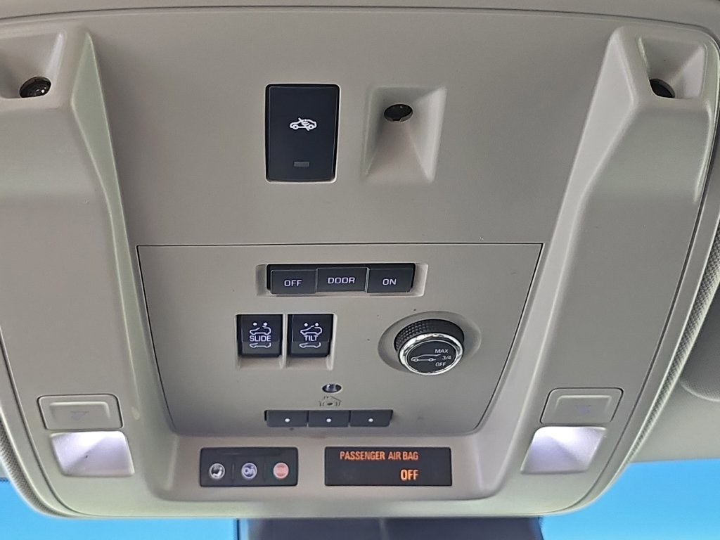 Used 2018 Cadillac Escalade ESV Premium Luxury RWD image 19