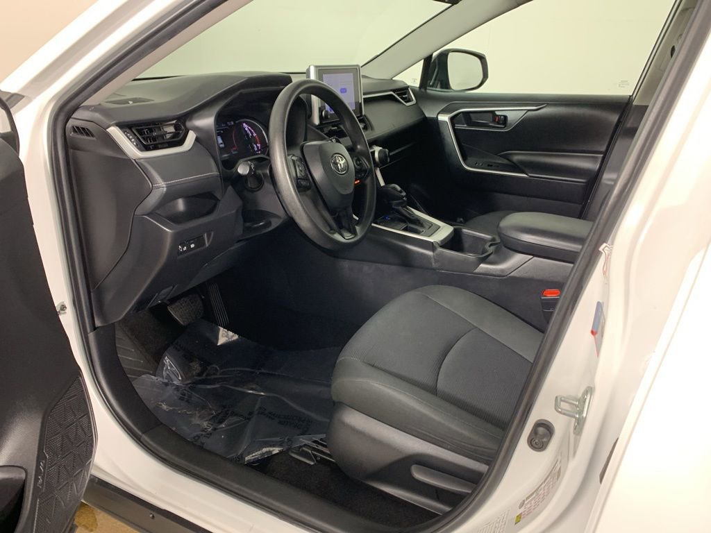 Used 2024 Toyota RAV4 LE AWD/4WD image 29
