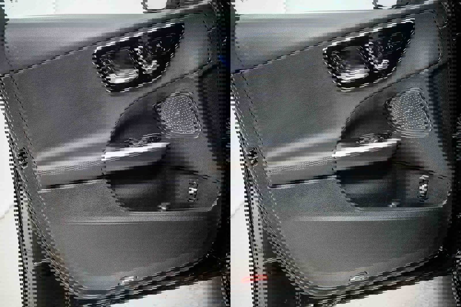 Used 2025 Mercedes-Benz C 300 Sedan image 19