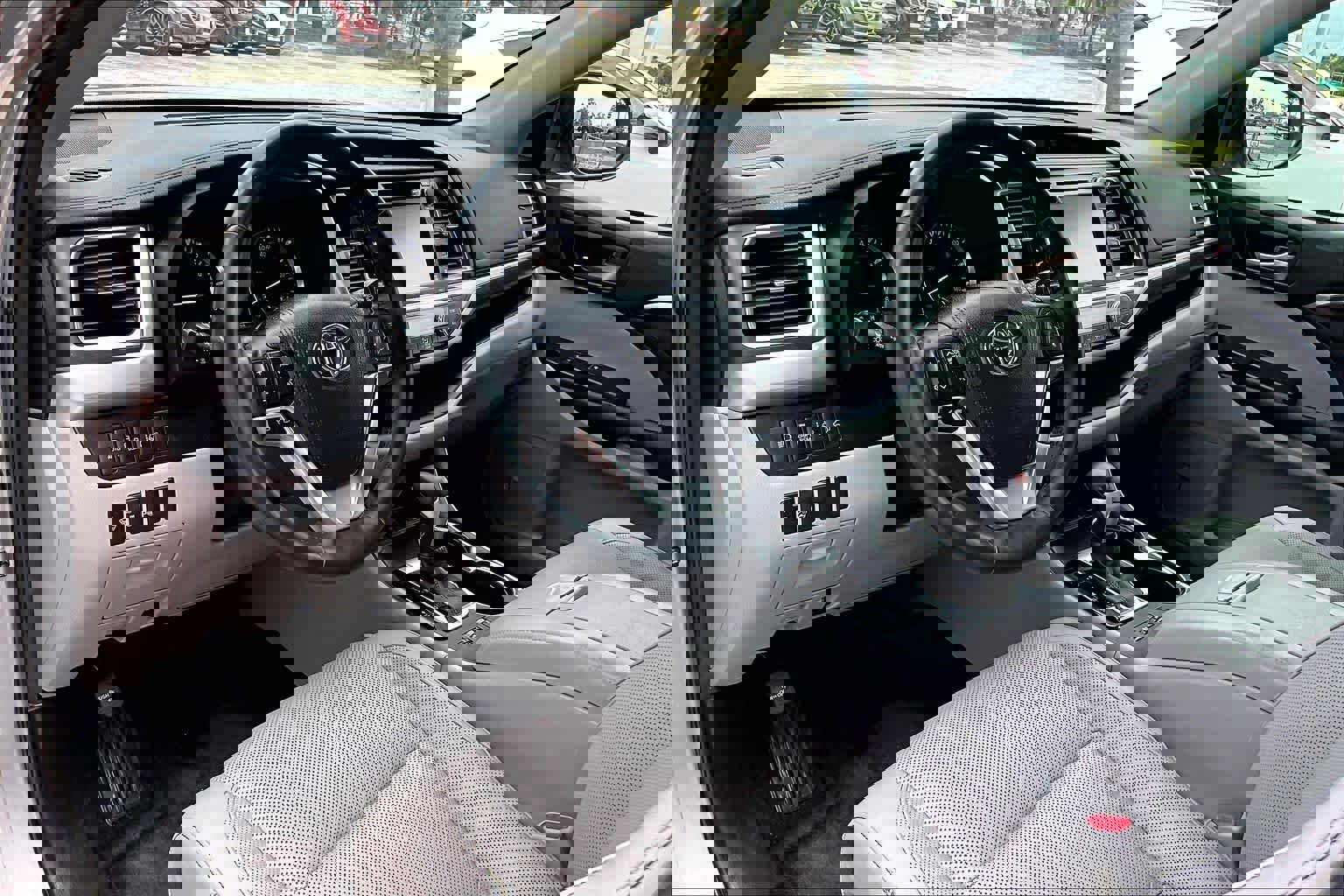 Used 2015 Toyota Highlander Limited Platinum FWD image 18