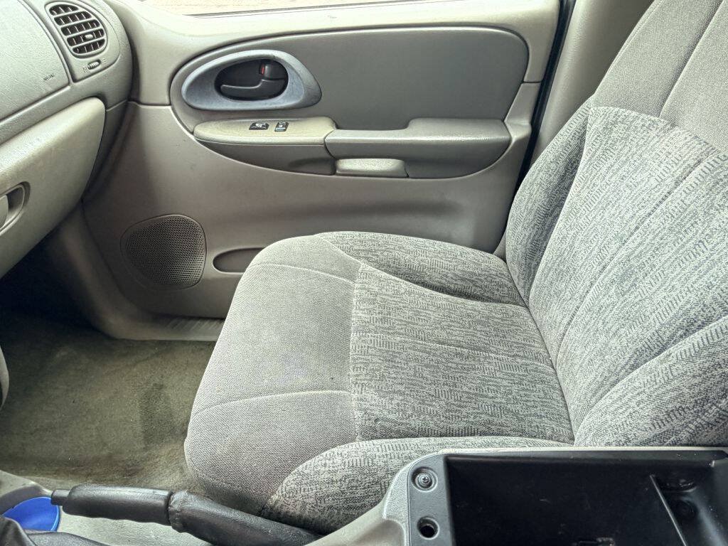 Used 2003 Chevrolet TrailBlazer LS w/ Preferred Equipment Group RWD image 12