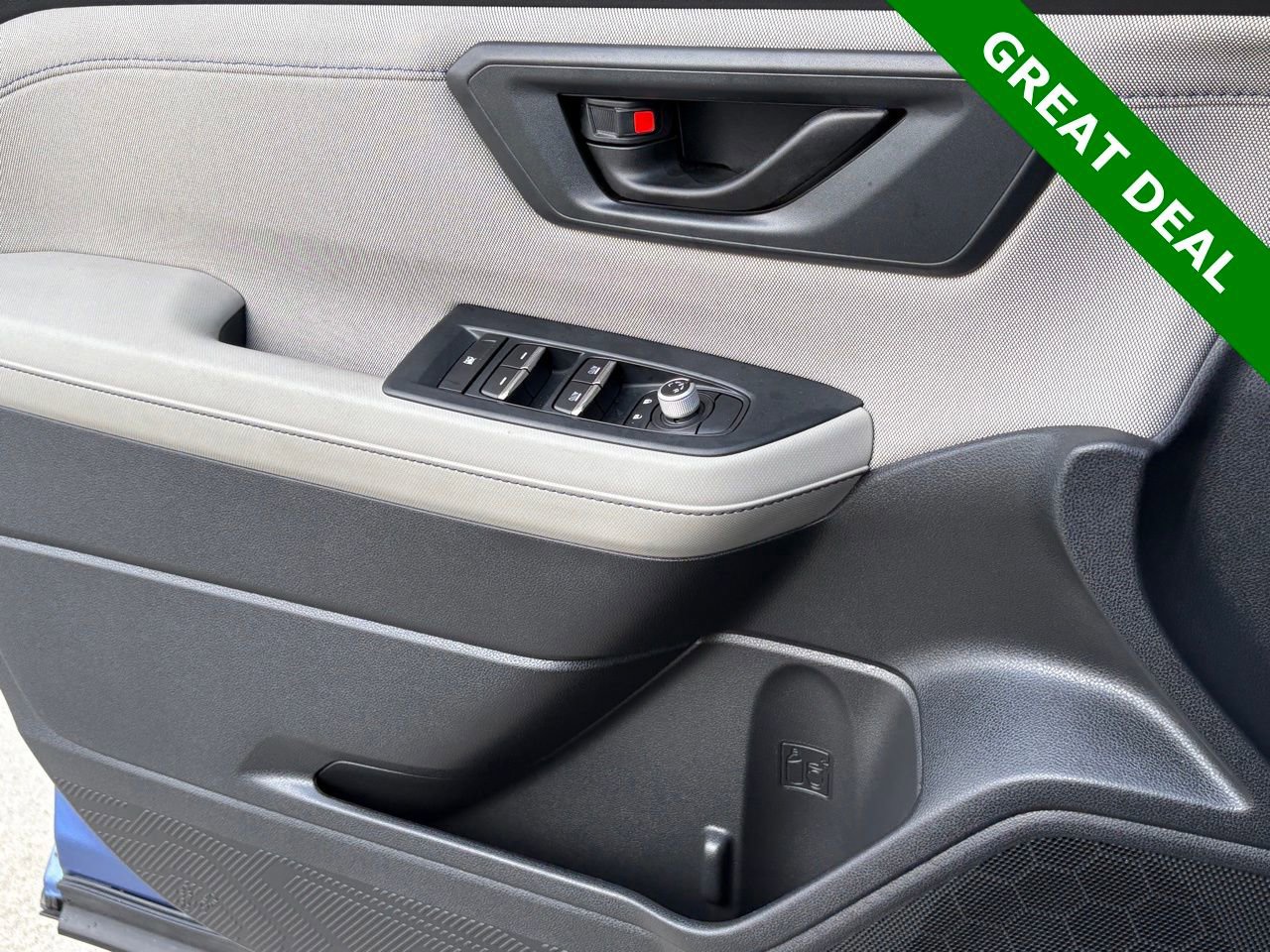 Used 2025 Subaru Forester Premium image 29