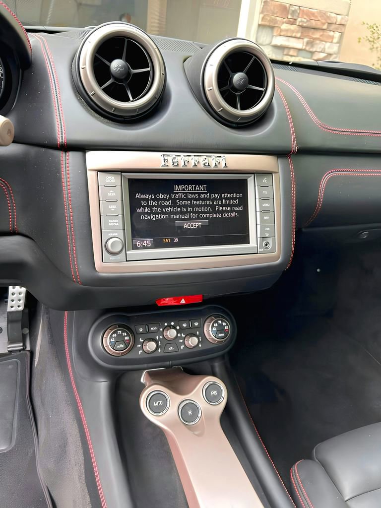 Used 2014 Ferrari California image 9