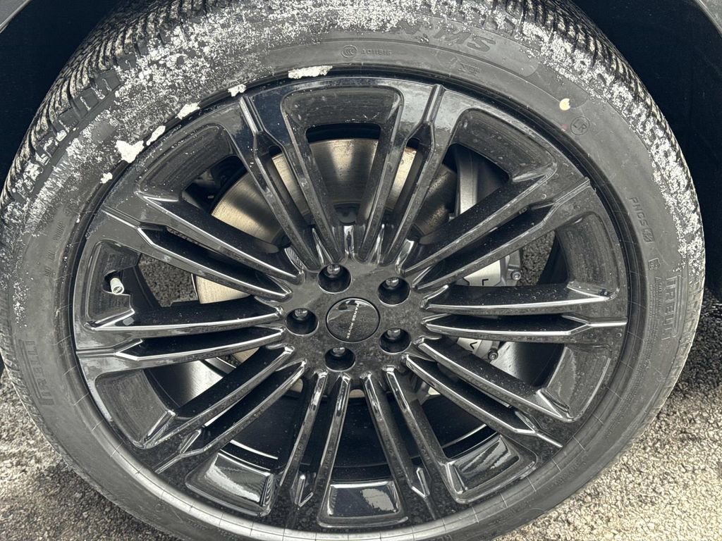 New 2026 Land Rover Range Rover SE image 11