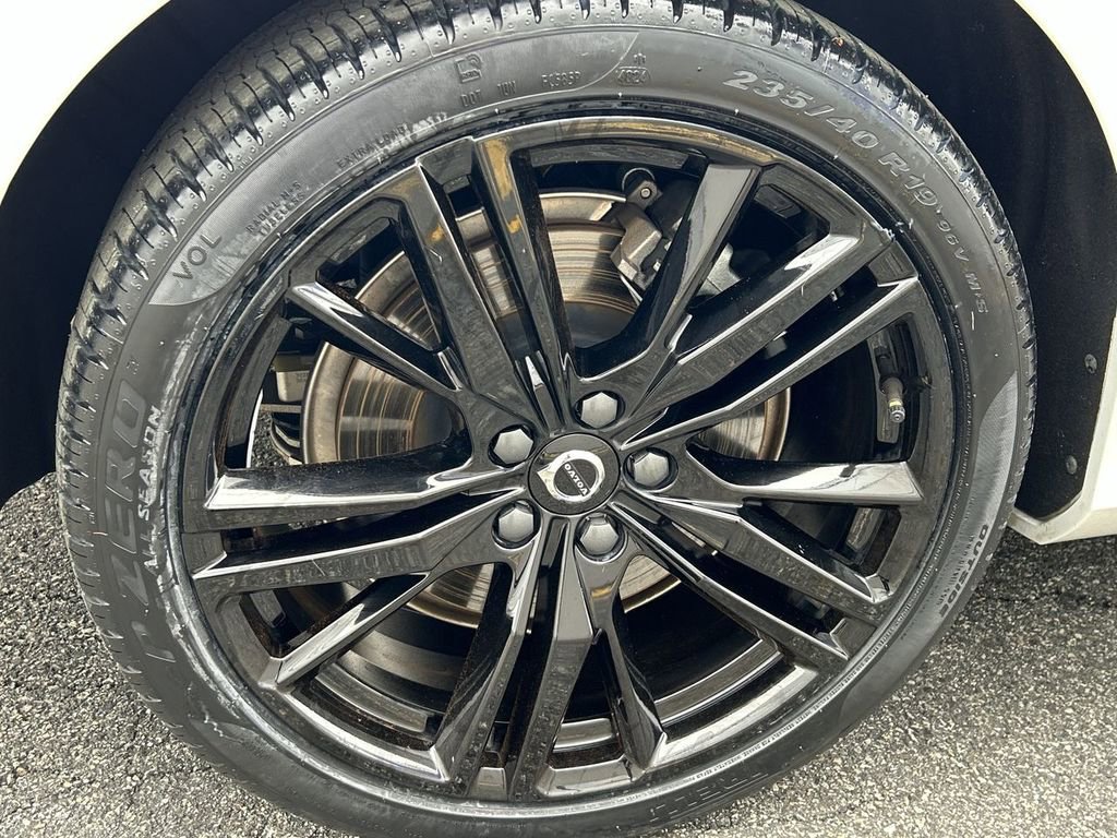 Certified 2025 Volvo S60 T8 Ultra AWD/4WD image 12