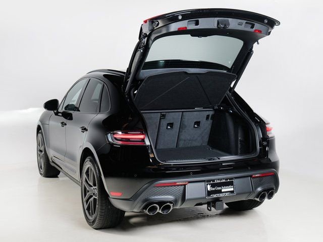 New 2025 Porsche Macan Turbo image 28