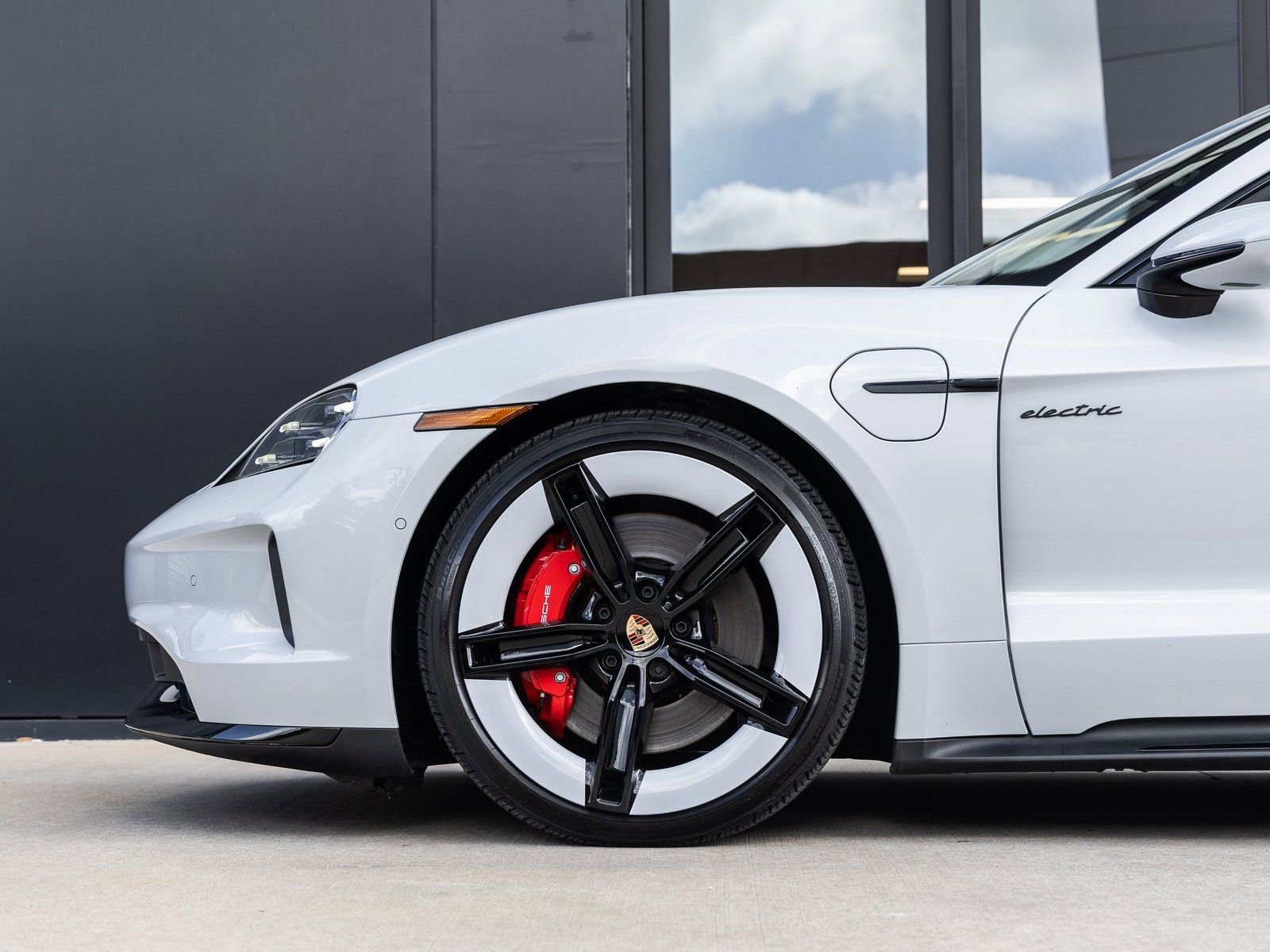 Used 2025 Porsche Taycan GTS image 13