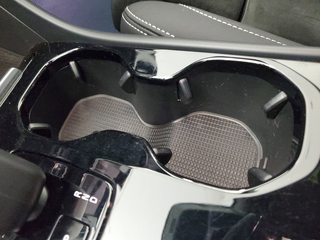 Certified 2023 Volvo XC40 Recharge Ultimate image 33