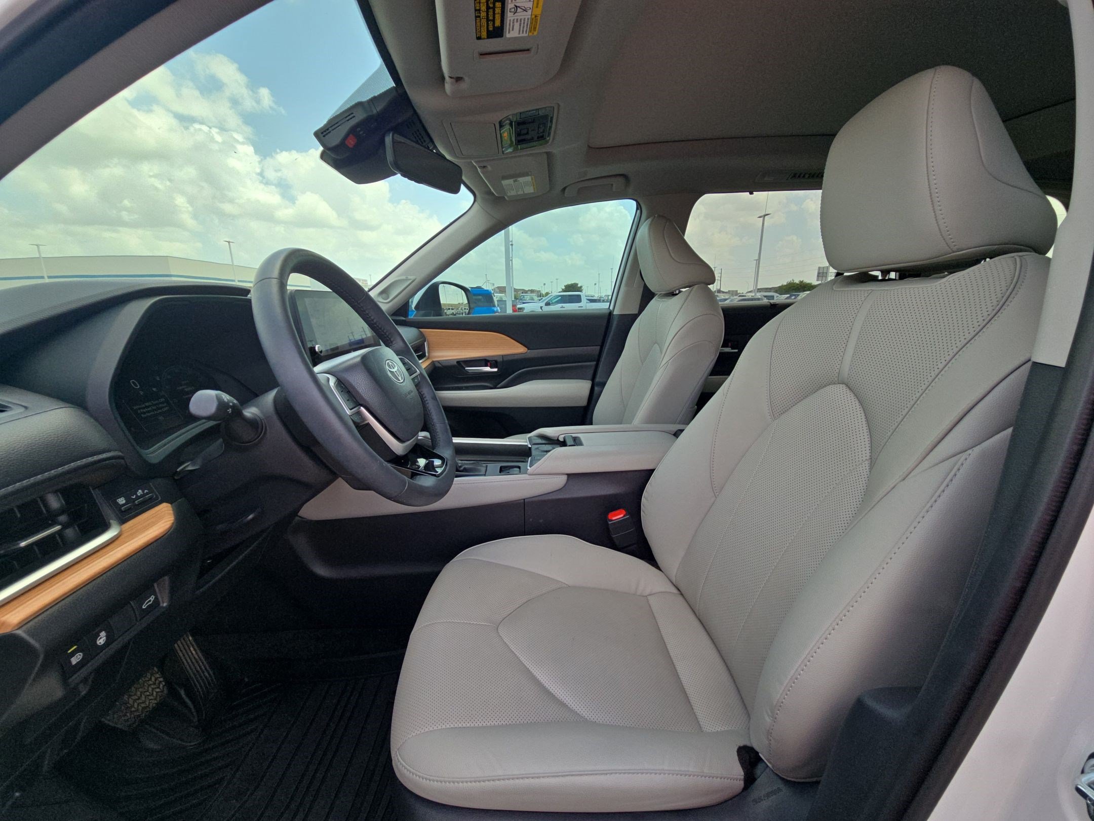 Used 2025 Toyota Grand Highlander FWD image 17