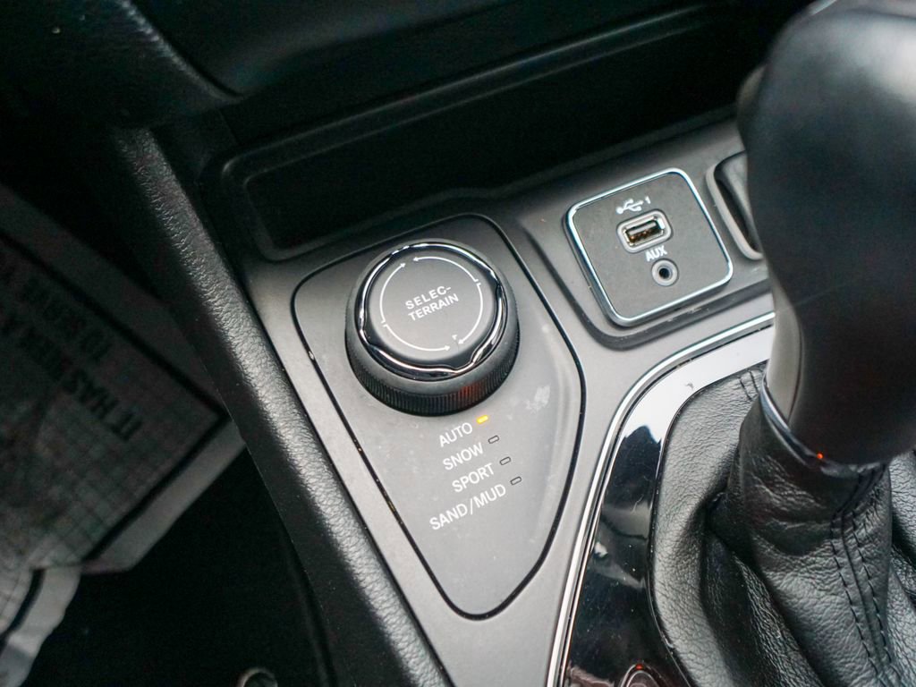 Used 2023 Jeep Cherokee Altitude Lux w/ Lux Elite Package image 30