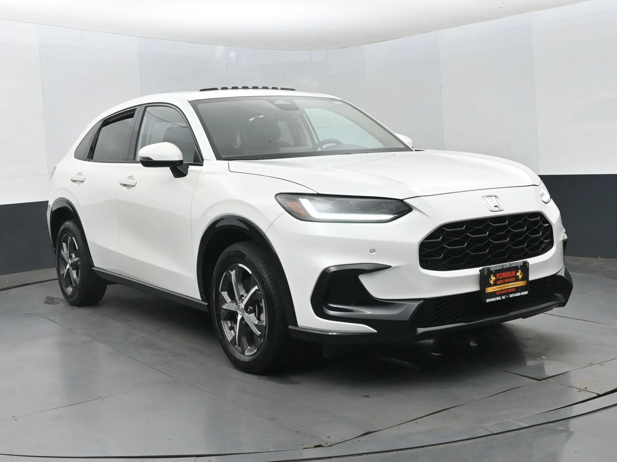 Used 2023 Honda HR-V EX-L image 2