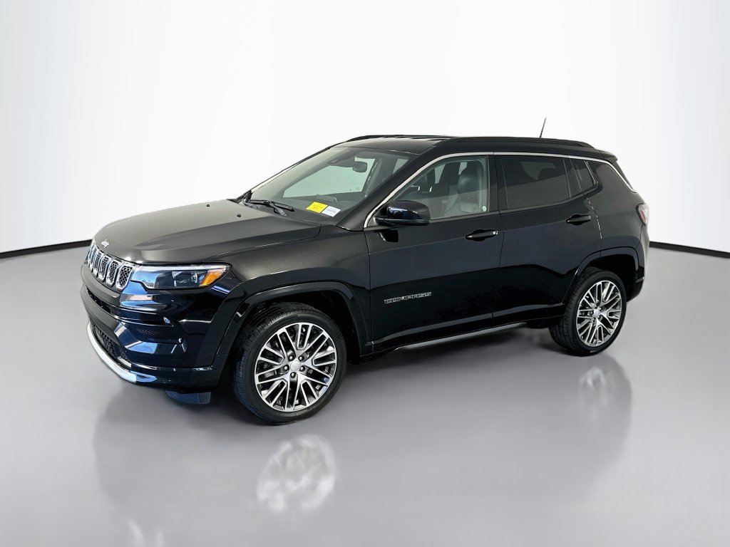 Used 2023 Jeep Compass Limited w/ Elite Group AWD/4WD image 3