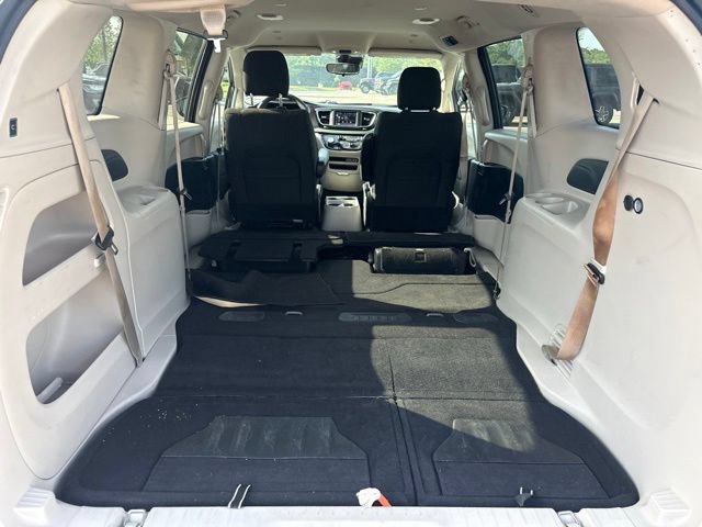 Used 2023 Chrysler Voyager LX FWD image 6