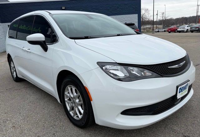 Used 2022 Chrysler Voyager LX FWD image 7