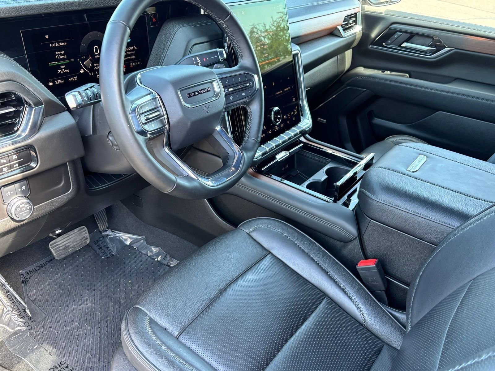 Used 2025 GMC Yukon XL Denali AWD/4WD image 16