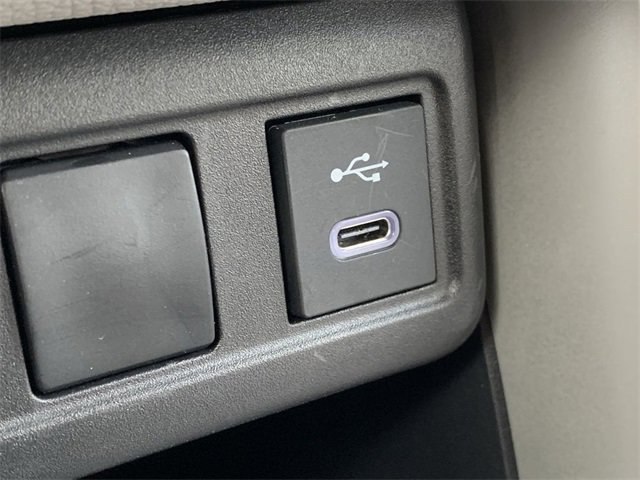 Used 2025 Toyota Corolla Cross L image 27