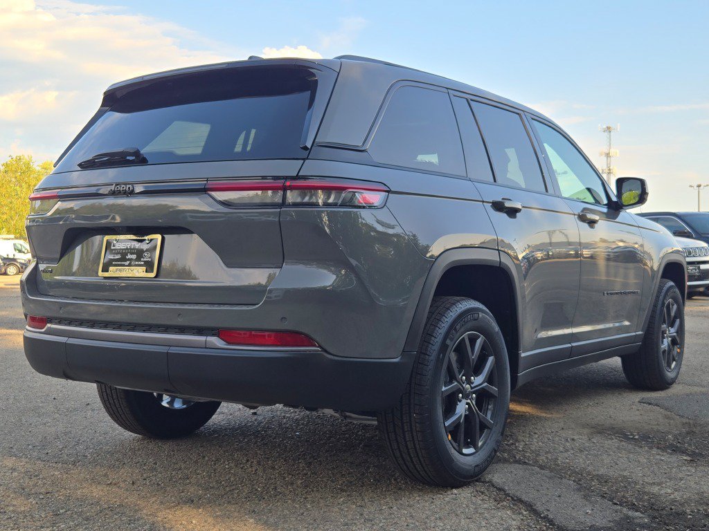 New 2027 Jeep Grand Cherokee Altitude AWD/4WD image 17