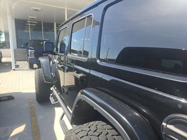 Used 2023 Jeep Wrangler Unlimited Rubicon AWD/4WD image 11