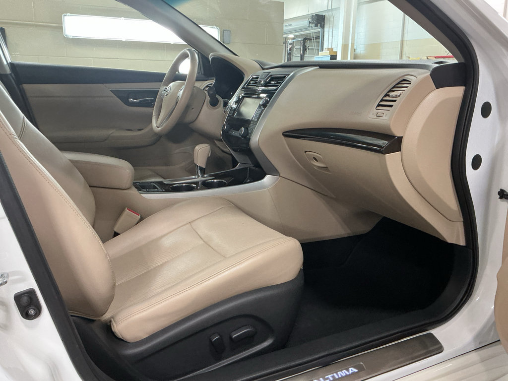 Used 2015 Nissan Altima 2.5 SL w/ Technology Package FWD image 26