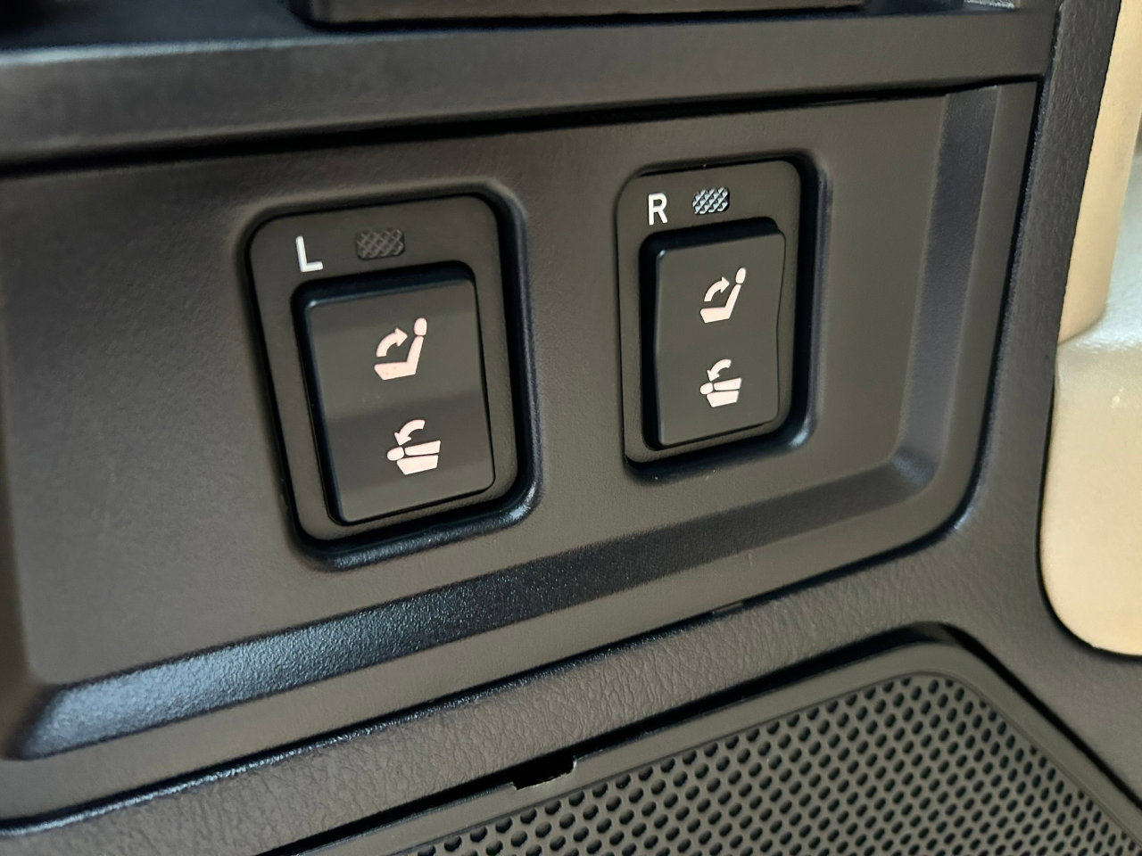 Used 2012 Toyota Sequoia Platinum image 20