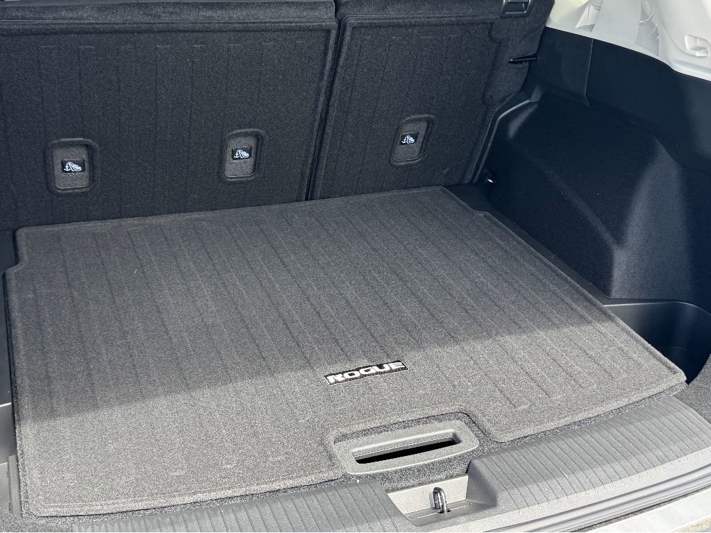 Used 2025 Nissan Rogue S image 13