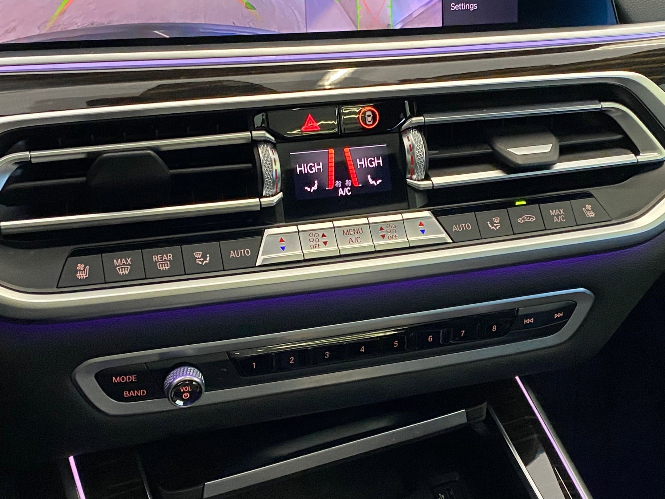 Used 2020 BMW X7 M50i w/ Executive Package image 28