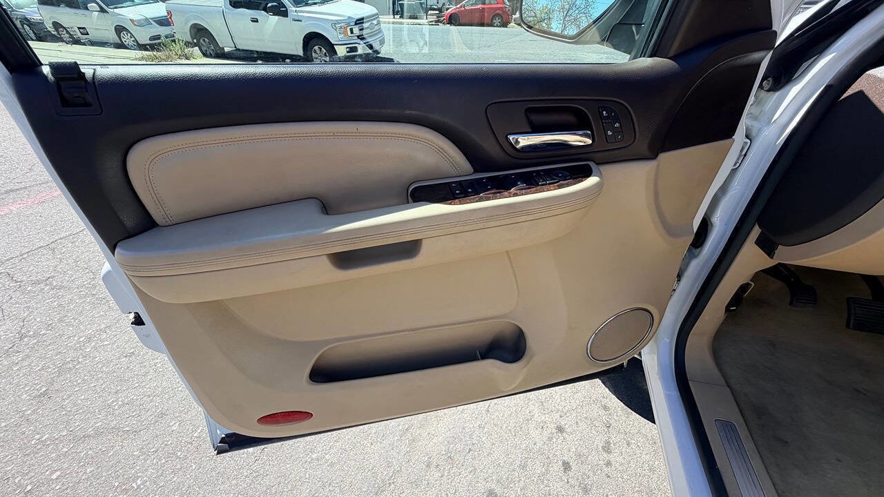 Used 2007 GMC Yukon XL Denali image 30