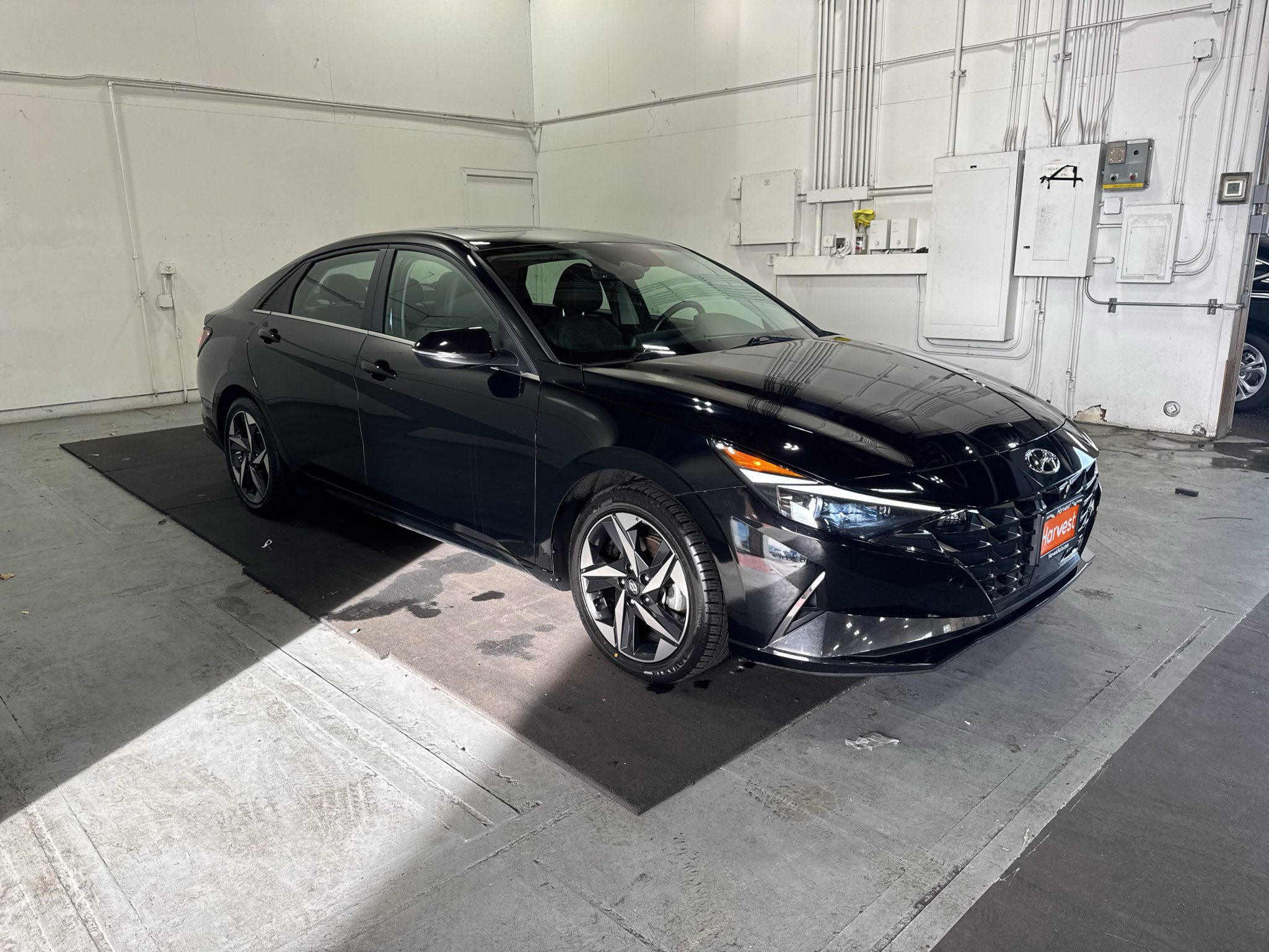 Used 2022 Hyundai Elantra Limited w/ Preferred Accessory Package FWD image 1