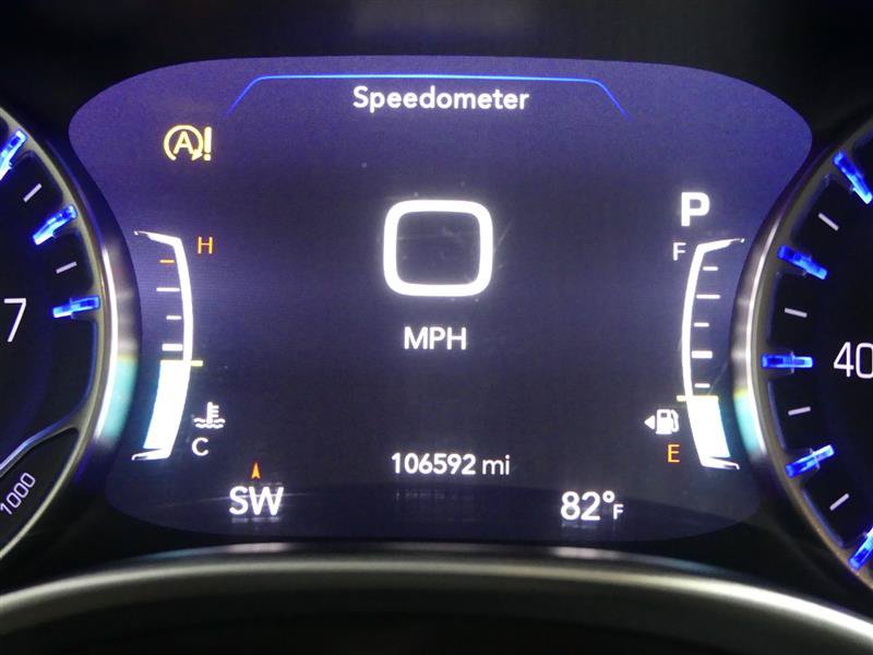 Used 2020 Chrysler Pacifica Touring-L w/ Tire & Wheel Group FWD image 33