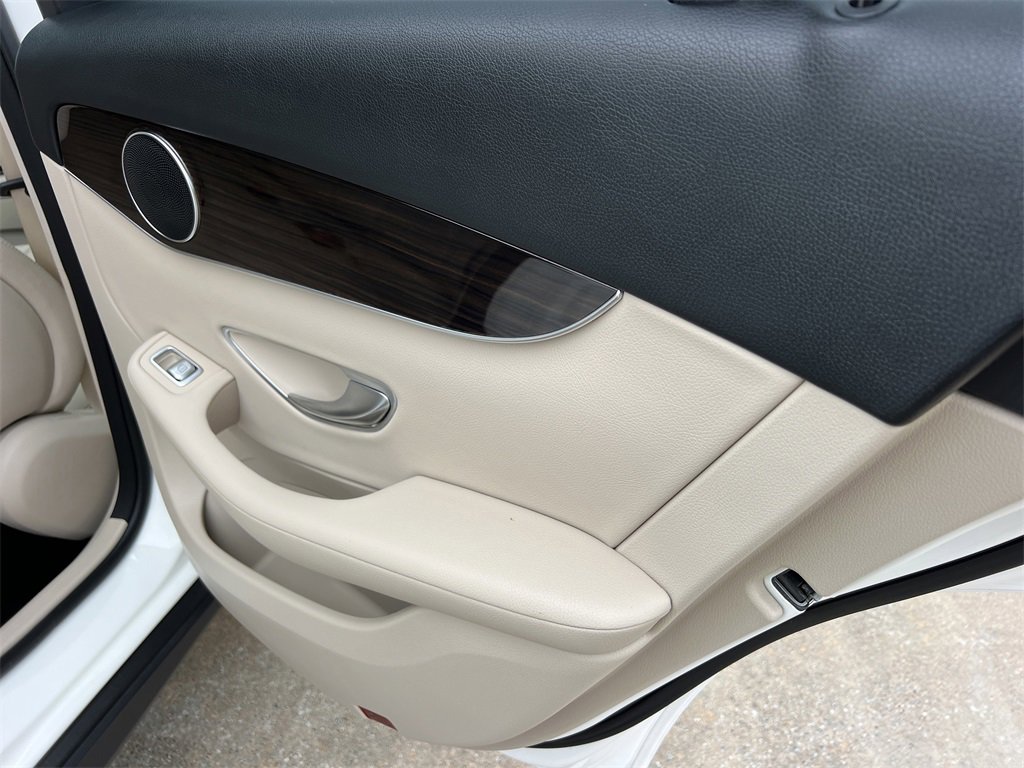 Used 2021 Mercedes-Benz GLC 300 image 14