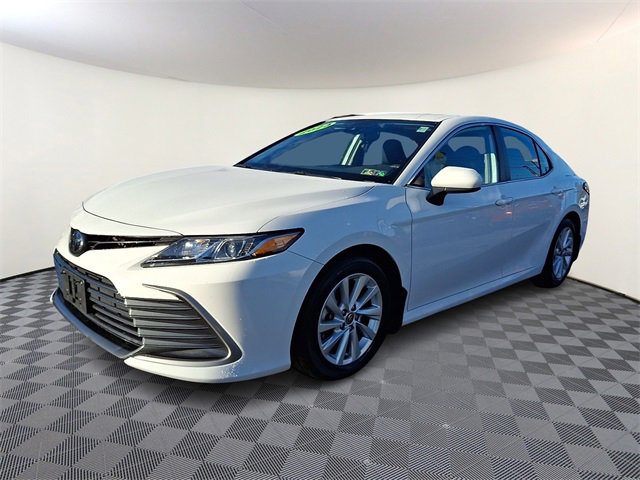 Used 2023 Toyota Camry LE image 3
