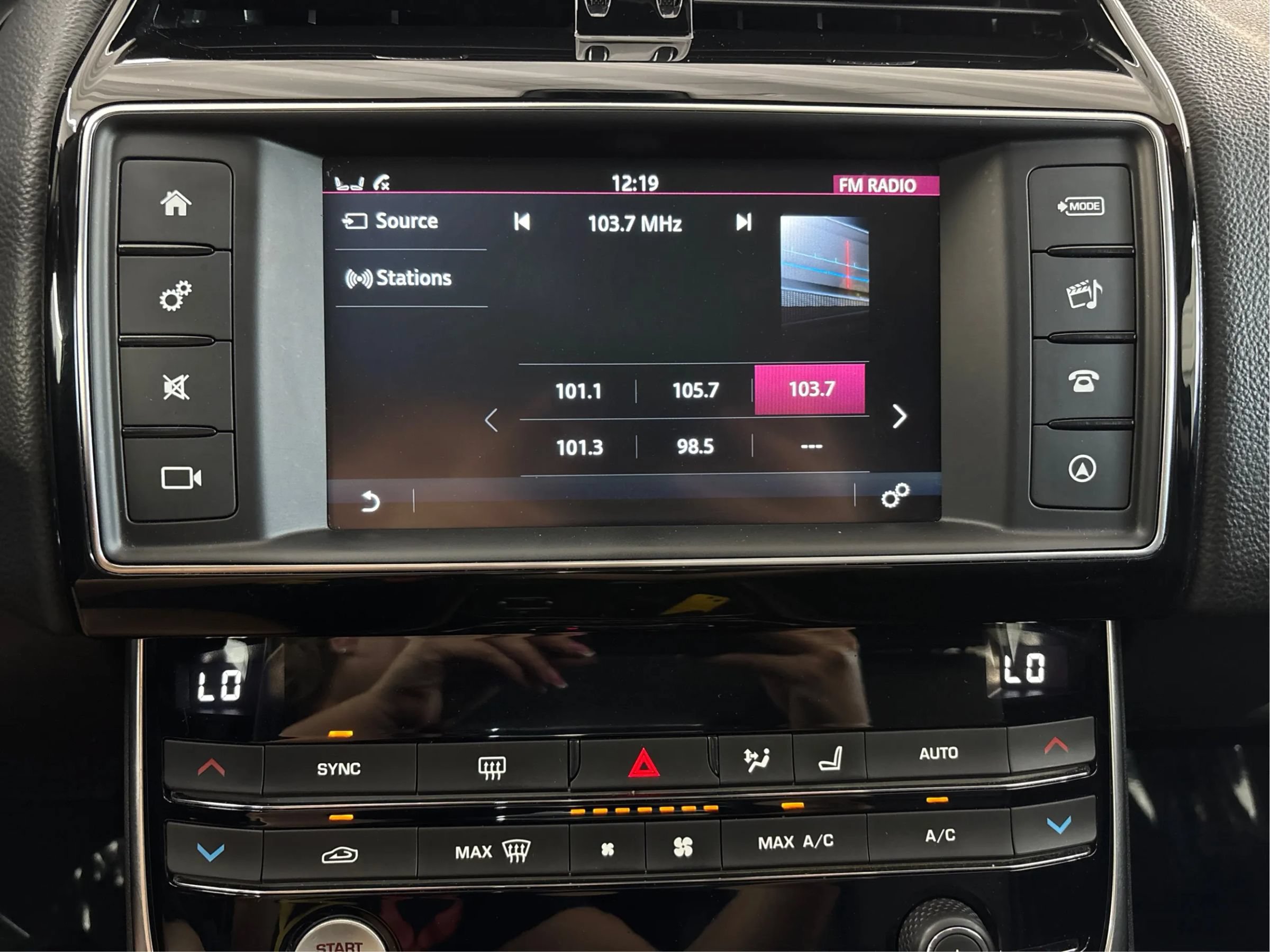 Used 2018 Jaguar XE Prestige AWD/4WD image 42