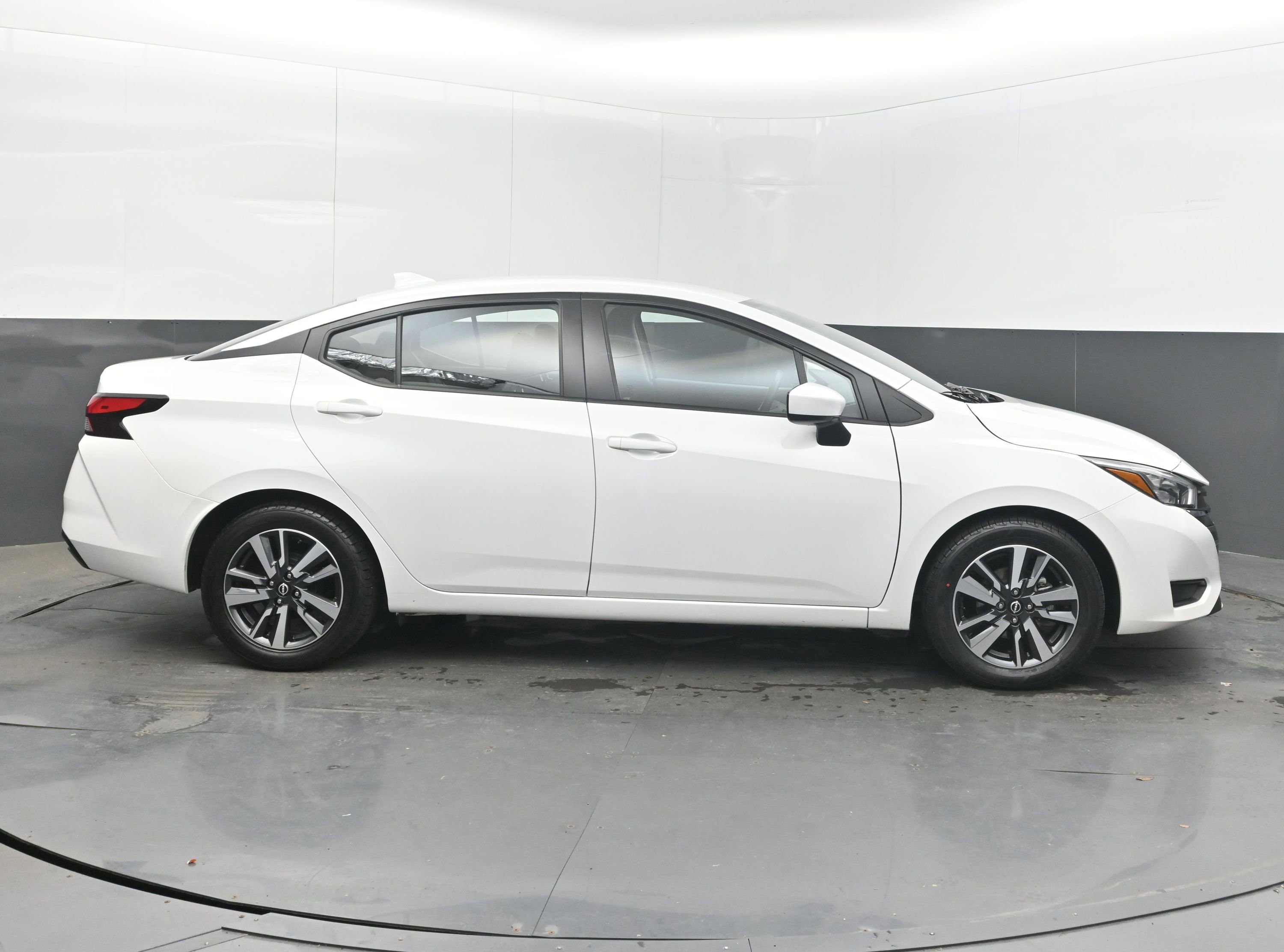Used 2025 Nissan Versa SV image 10