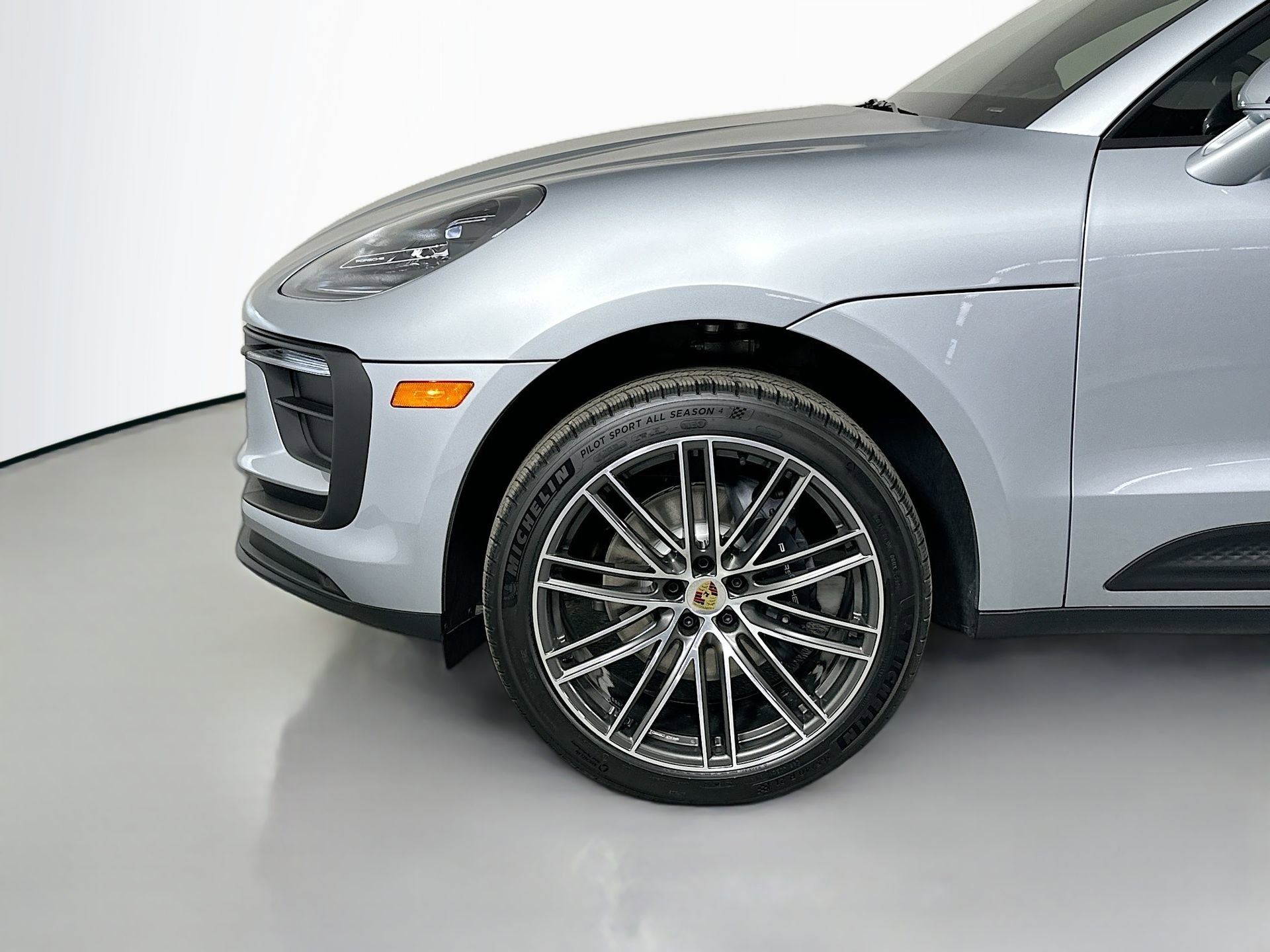 Certified 2026 Porsche Macan image 11