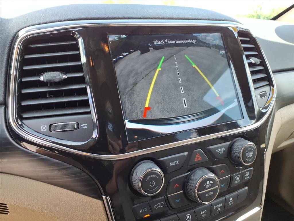 Used 2022 Jeep Grand Cherokee Laredo E w/ Security & Convenience Group AWD/4WD image 12