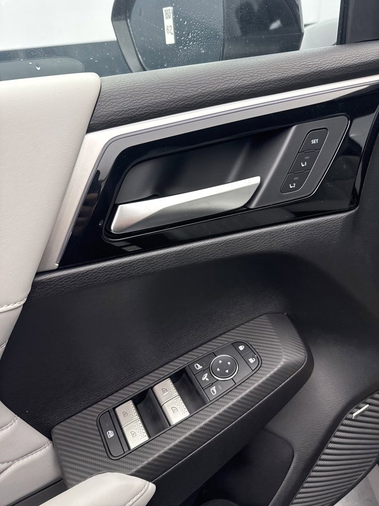 New 2025 Mitsubishi Outlander SEL image 16