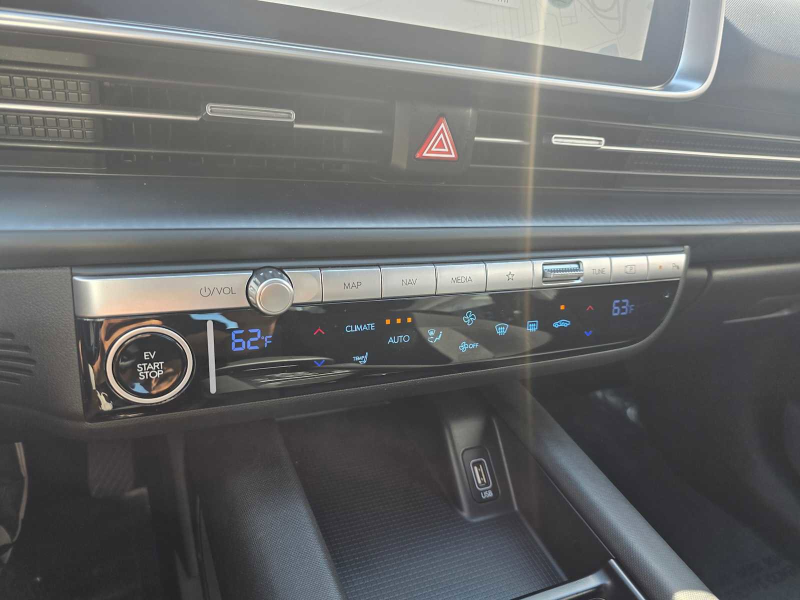 Used 2024 Hyundai Ioniq 6 SE RWD image 29