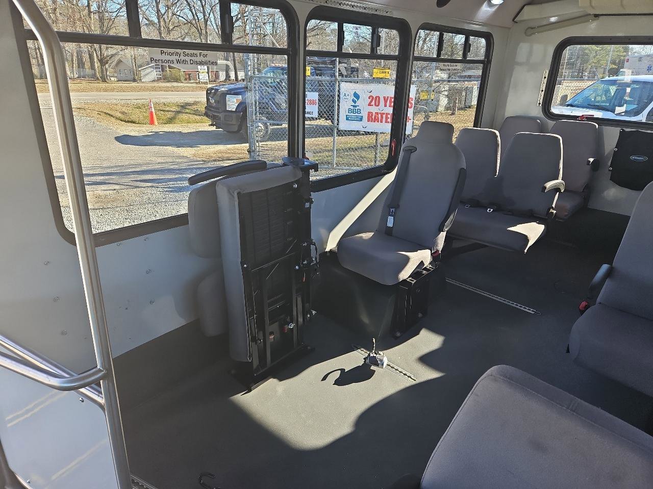 Used 2015 Chevrolet Express 4500 w/ Shuttle Bus Package RWD image 22