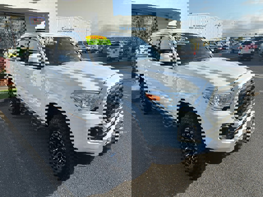 Used 2020 Toyota Tacoma SR image 8