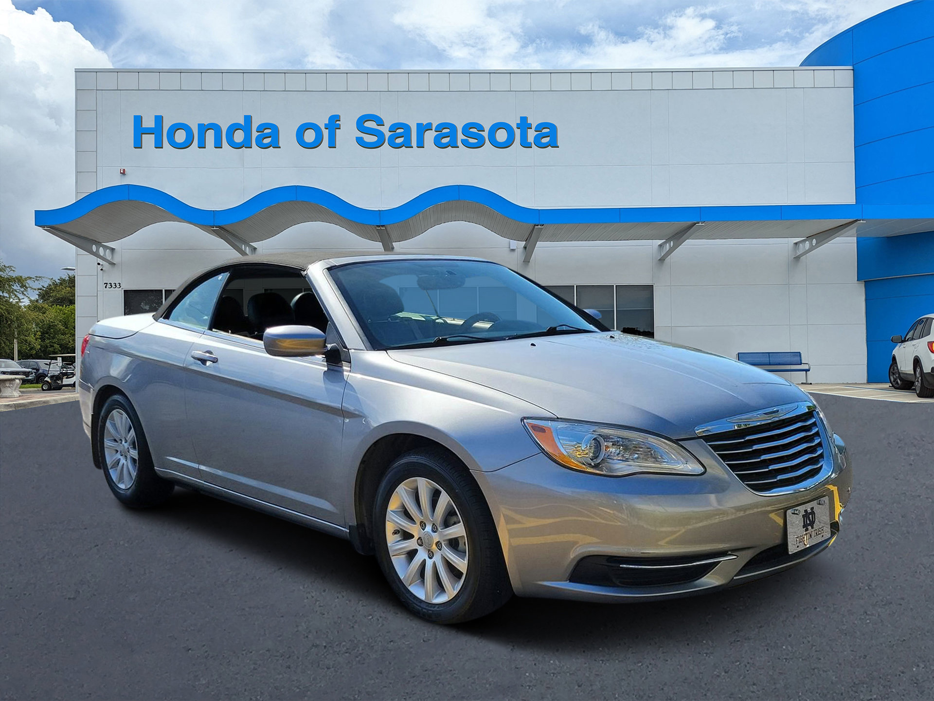 Used 2014 Chrysler 200 Touring image 1