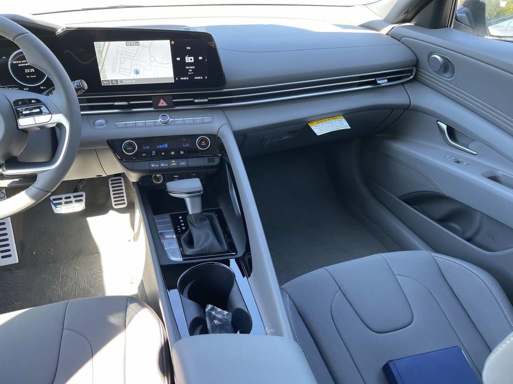 New 2025 Hyundai Elantra SEL image 14