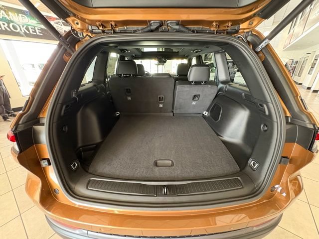New 2026 Jeep Grand Cherokee Limited w/ Limited Altitude Package AWD/4WD image 20