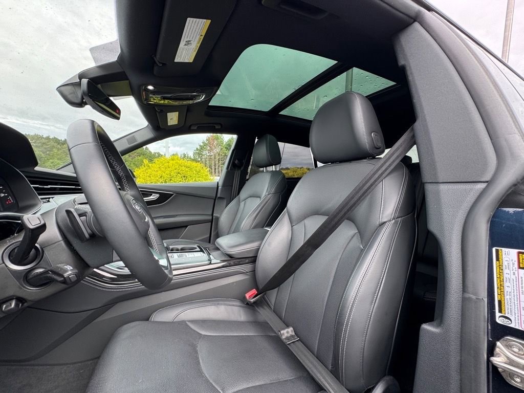 Used 2024 Audi Q8 Prestige w/ Prestige Package image 17