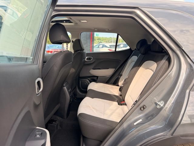 Used 2025 Hyundai Venue SEL FWD image 11