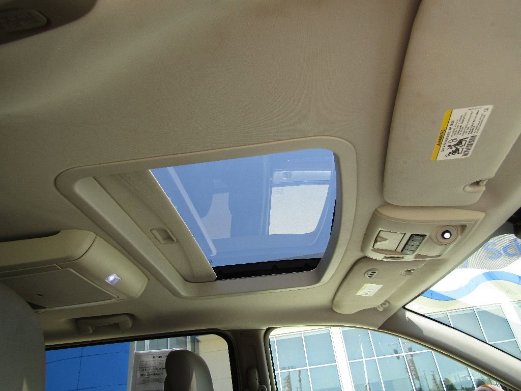 Used 2014 Chrysler Town & Country Limited w/ Luxury Group image 4