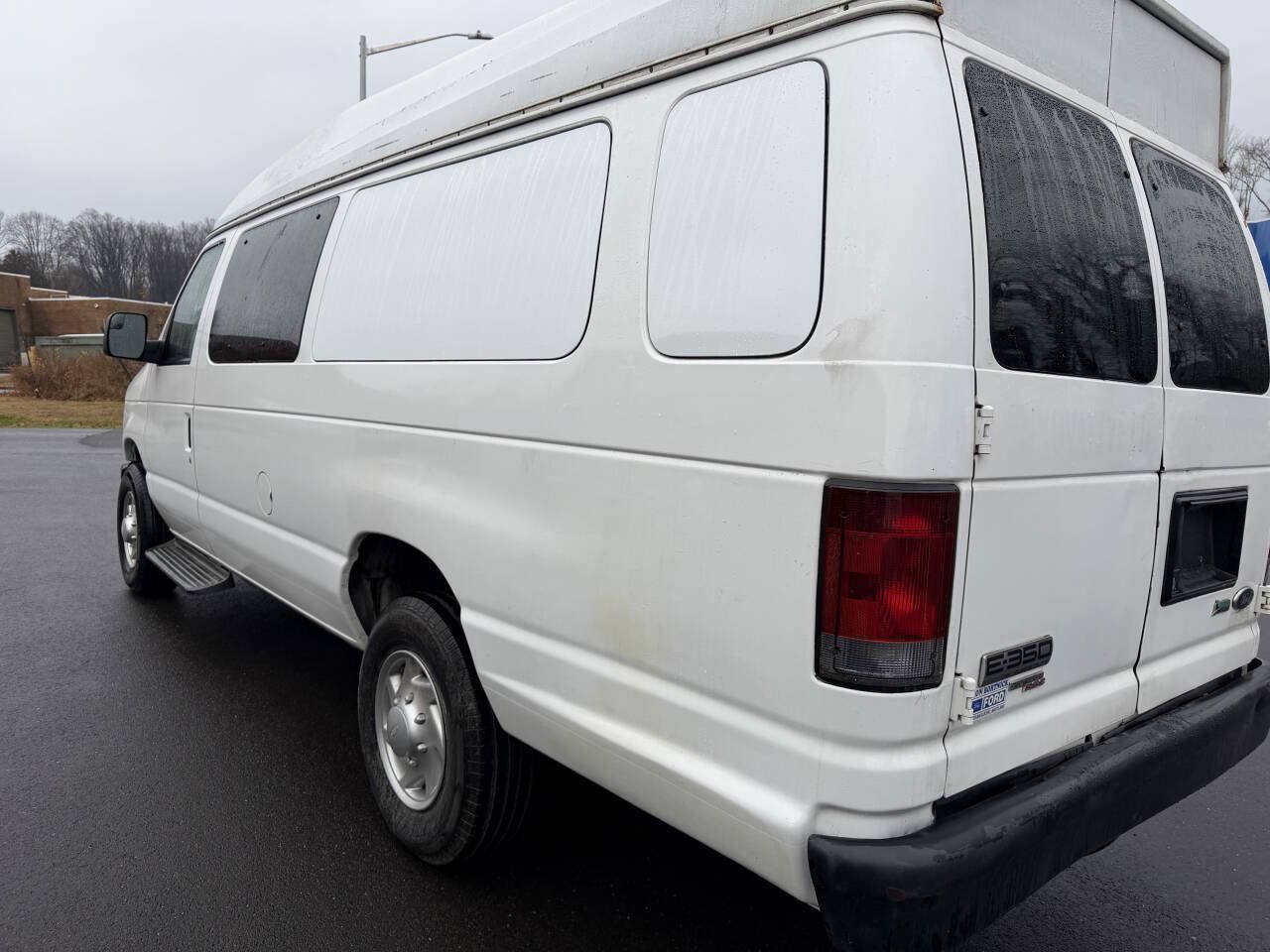 Used 2010 Ford E-350 and Econoline 350 XLT RWD image 11