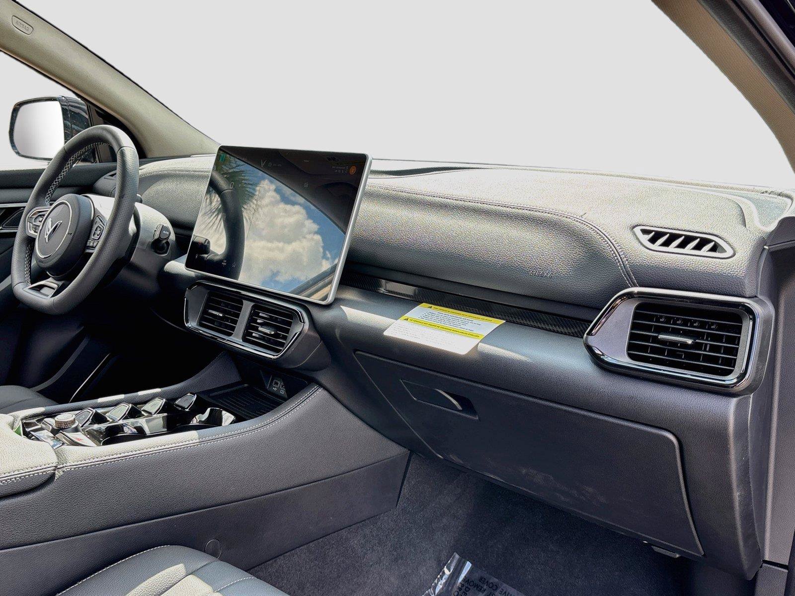 New 2027 VinFast VF 8 Eco AWD/4WD image 28