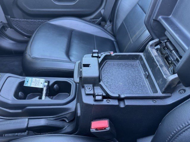 Used 2023 Jeep Wrangler Unlimited Sahara image 23